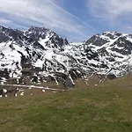 Au Pied Des Pistes *